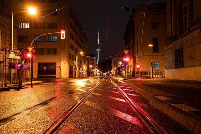 Fototapete Straße in Berlin bei Nacht