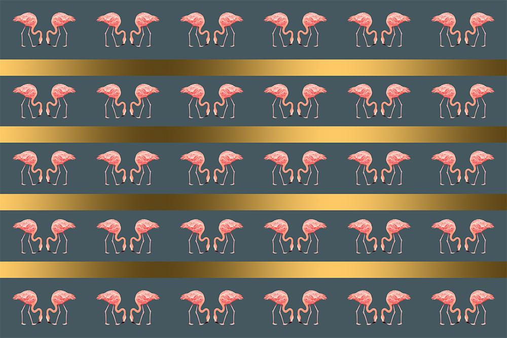 Mustertapete mit Flamingos und goldenen Streifen