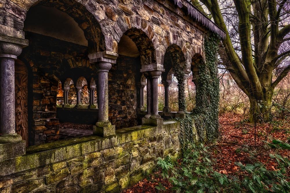 Lost Place Fototapete Gebäude mit Säulen