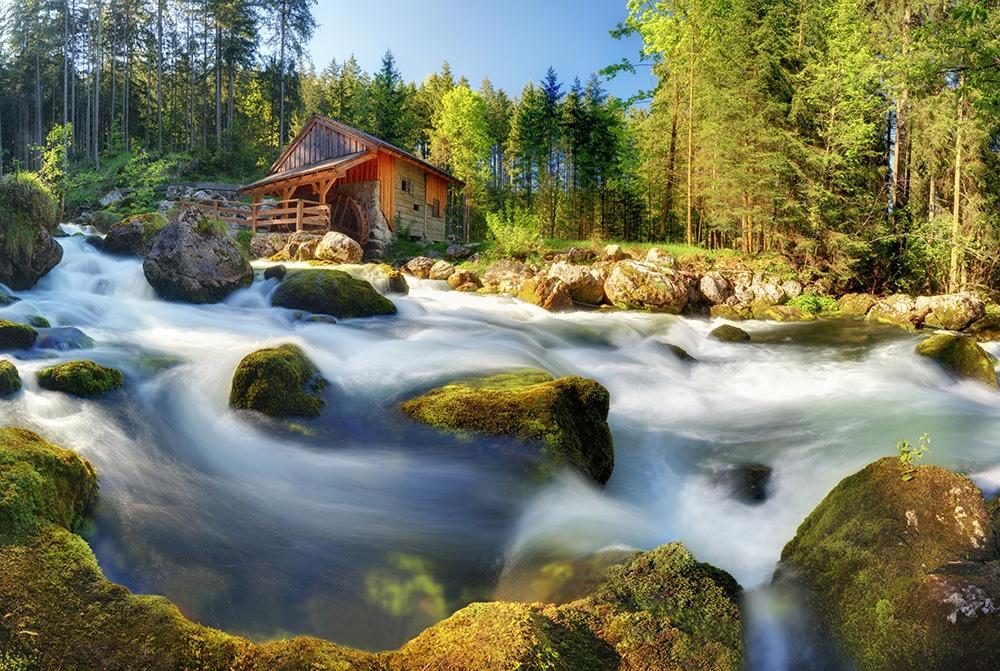 Fototapete Mühle am Fluss in den österreichischen Alpen