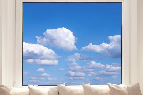Fensterfolie mit Wolken am blauen Himmel