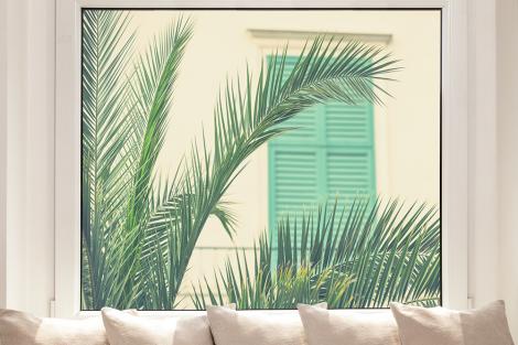Fensterfolie mit Palmenblättern im Lounge-Look