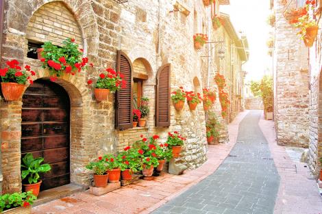 Fototapete Gasse im Dorf in Italien